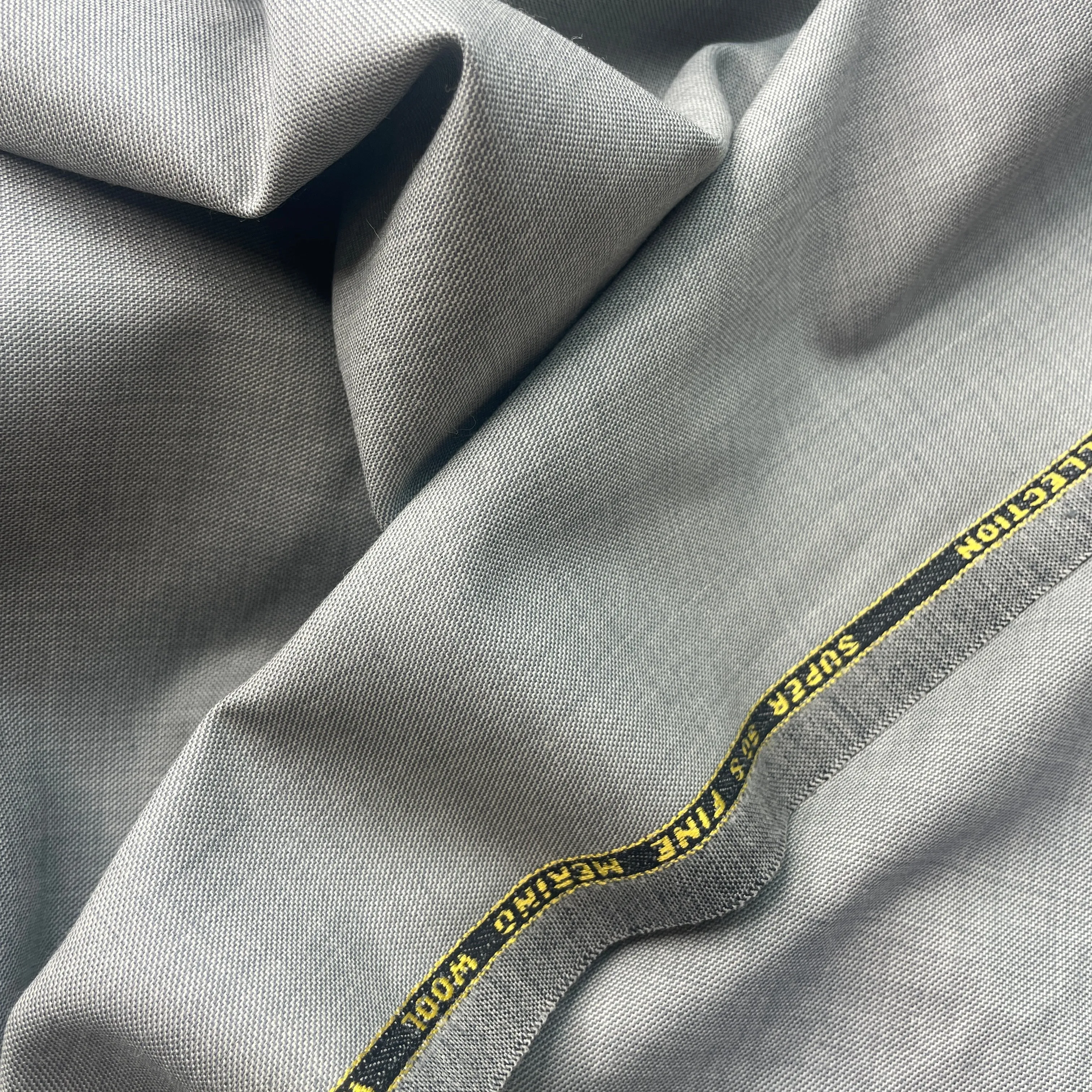 Grey cloud super 90 S fine merino wool suiting