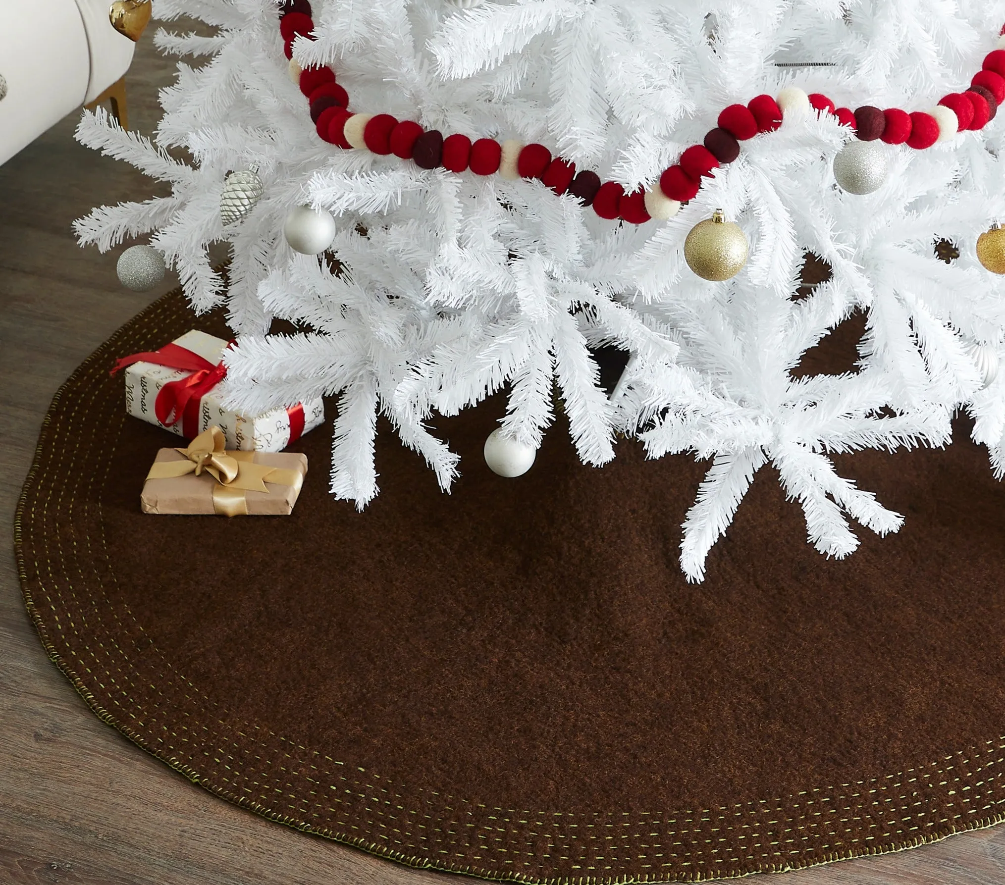 Handmade Christmas Tree Skirt in Felt - Quilted Edge White House Design  - 60"