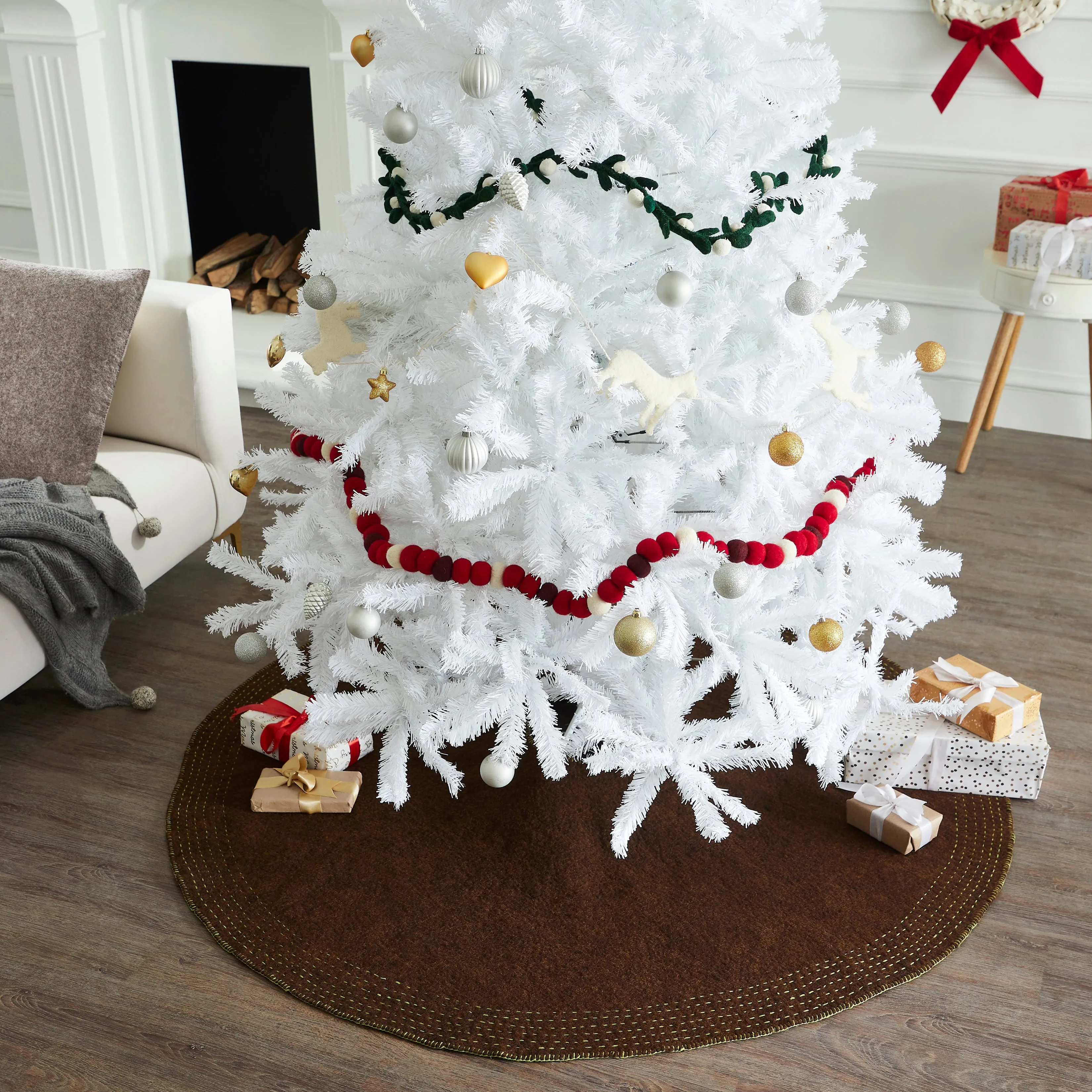 Handmade Christmas Tree Skirt in Felt - Quilted Edge White House Design  - 60"