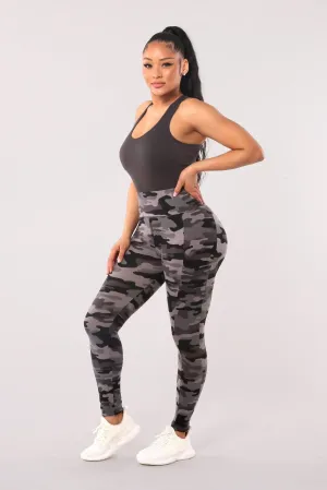 High Waist Fleece Lined Leggings With Side Pockets - Black & Gray Camo